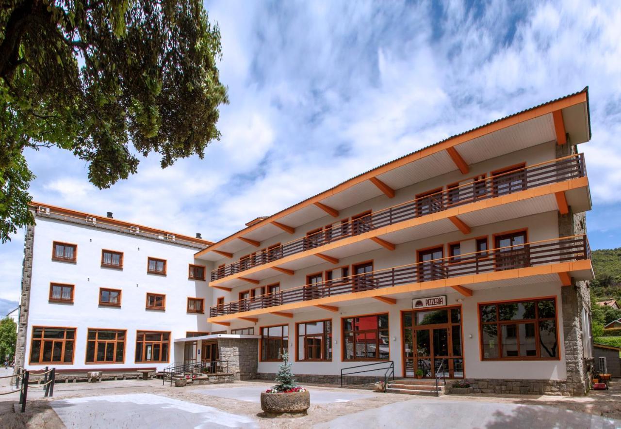 Hotel Boltana Ordesa エクステリア 写真